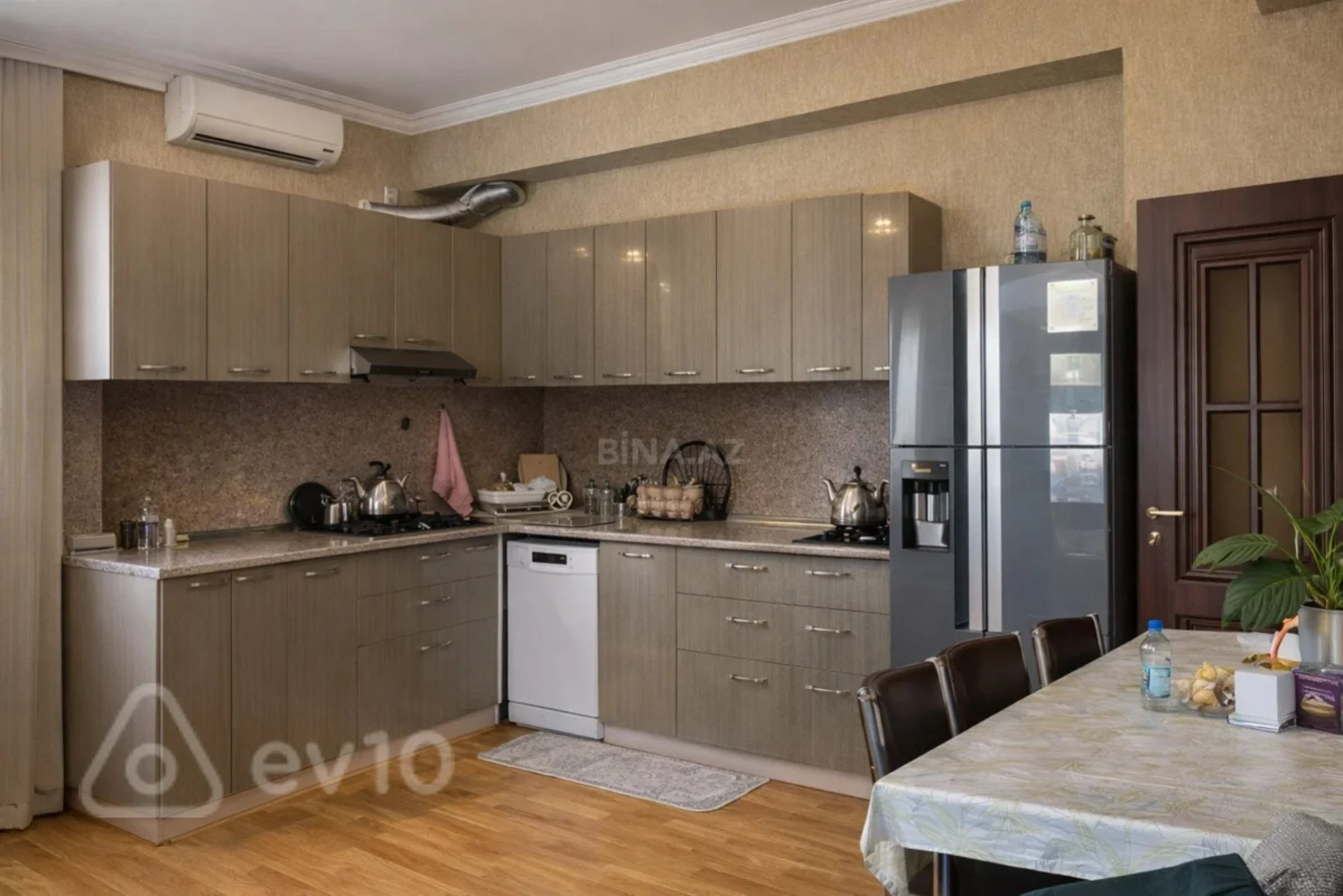 Satılır 3 otaqlı yeni tikili 110 m²
