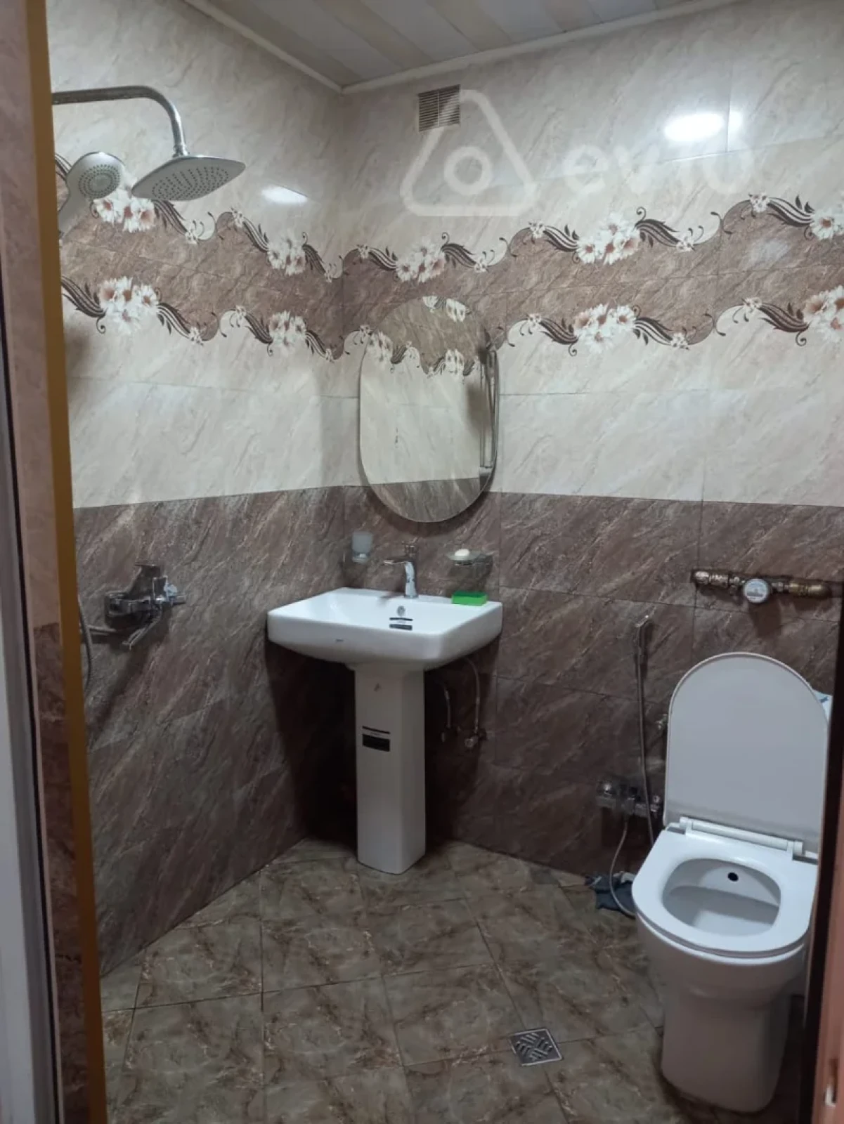 Kirayə verilir 3 otaqlı köhnə tikili 65 m²