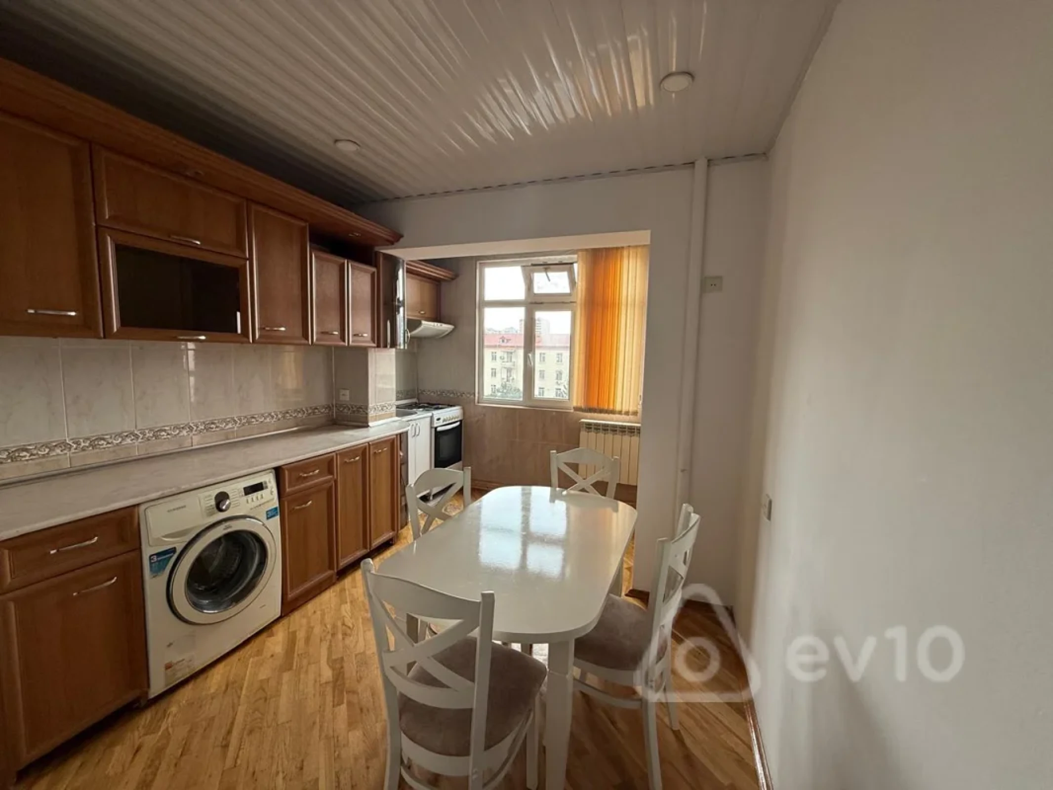 Kirayə verilir 2 otaqlı köhnə tikili 70 m²