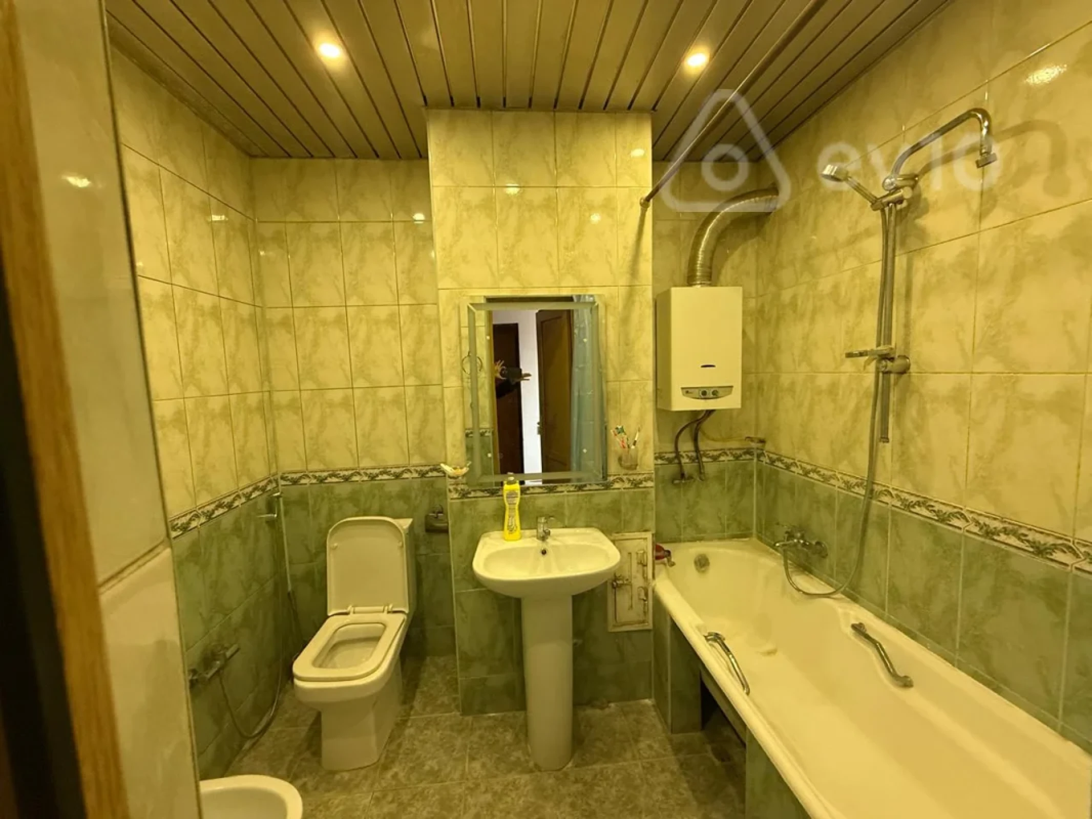 Kirayə verilir 2 otaqlı köhnə tikili 70 m²