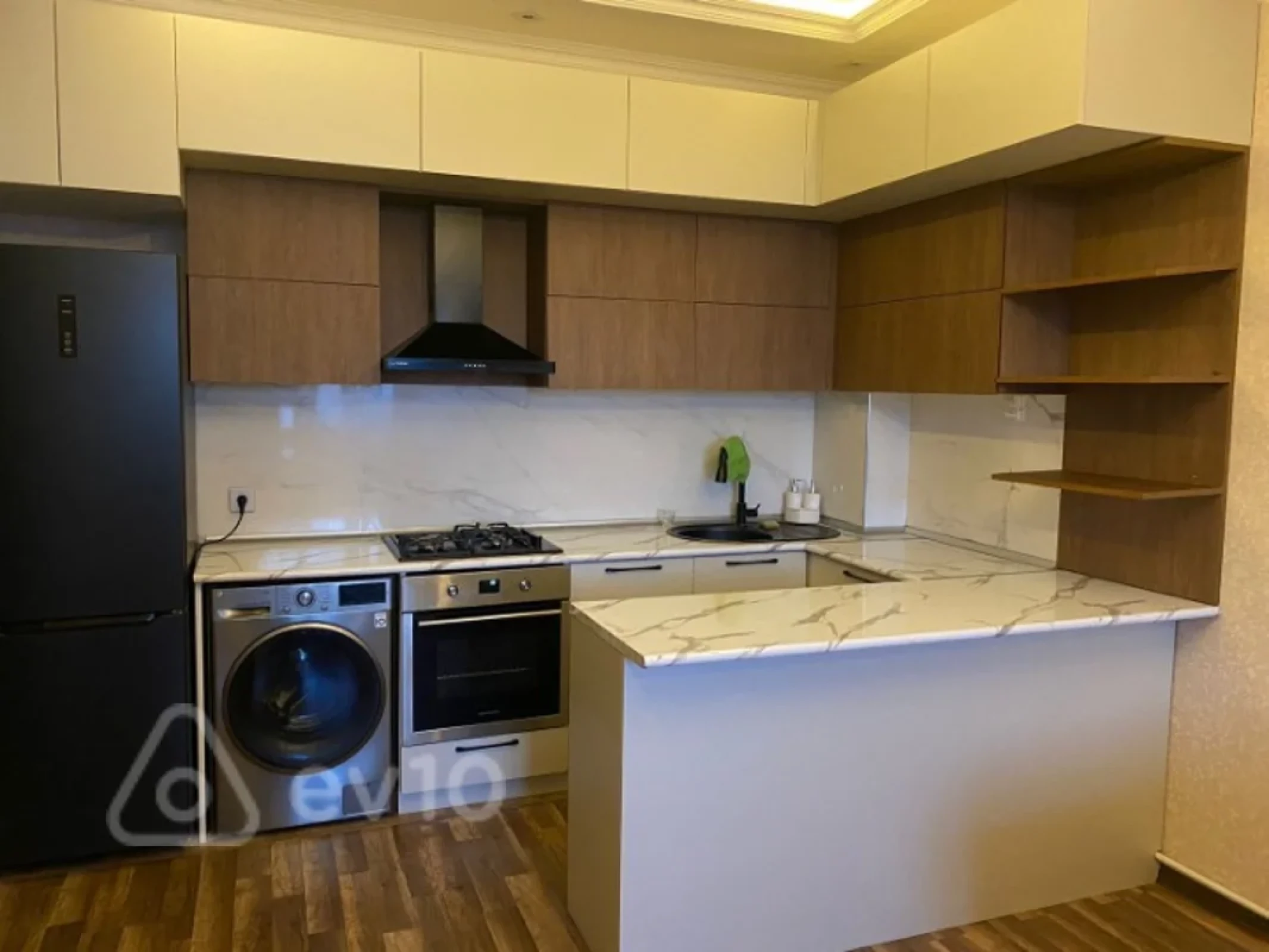 Kirayə verilir 2 otaqlı yeni tikili 70 m²