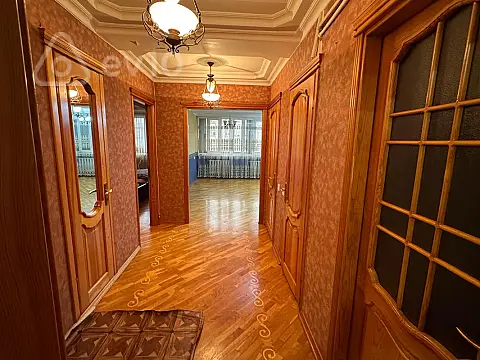 Satılır 3 otaqlı köhnə tikili 80.4 m²