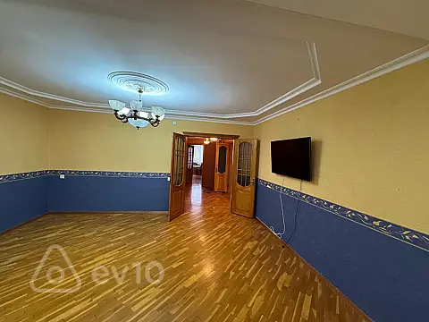 Satılır 3 otaqlı köhnə tikili 80.4 m²