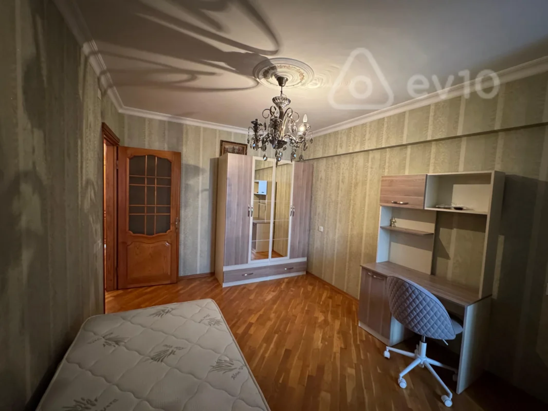 Satılır 3 otaqlı köhnə tikili 80.4 m²