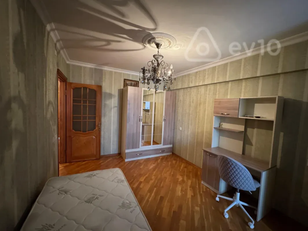 Satılır 3 otaqlı köhnə tikili 80.4 m²