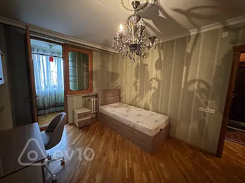 Satılır 3 otaqlı köhnə tikili 80.4 m²
