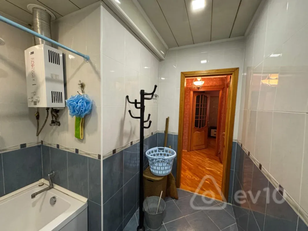 Satılır 3 otaqlı köhnə tikili 80.4 m²