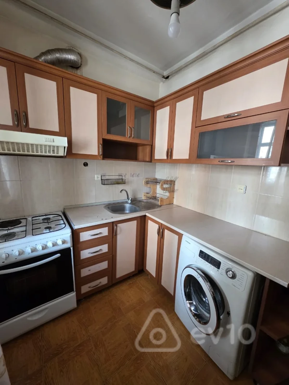 Kirayə verilir 2 otaqlı köhnə tikili 75 m²