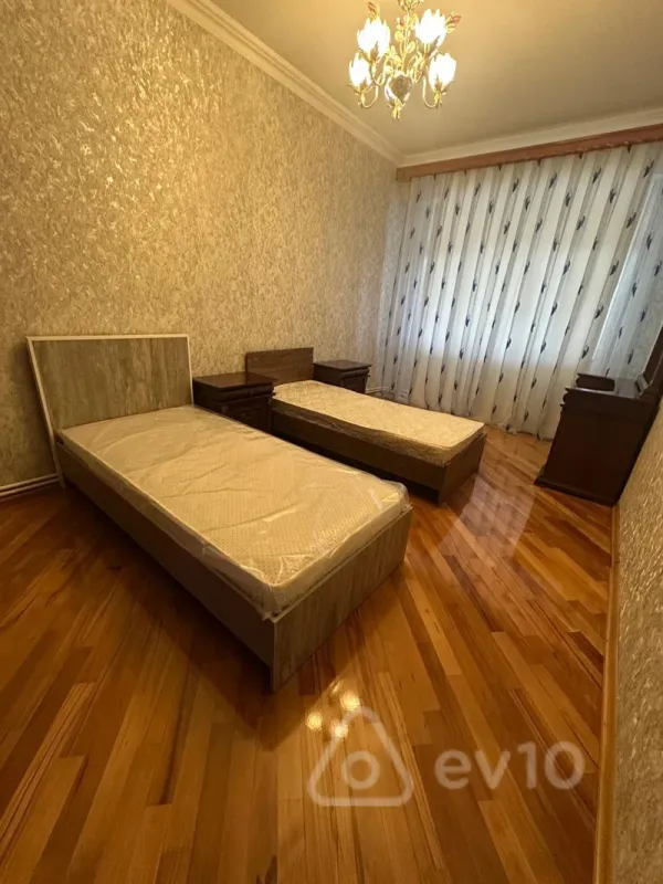 Kirayə verilir 2 otaqlı köhnə tikili 75 m²