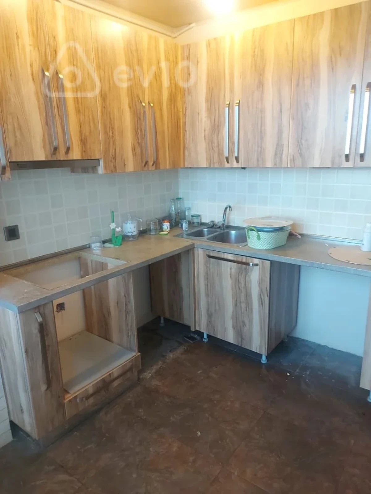 Satılır 3 otaqlı köhnə tikili 80 m²