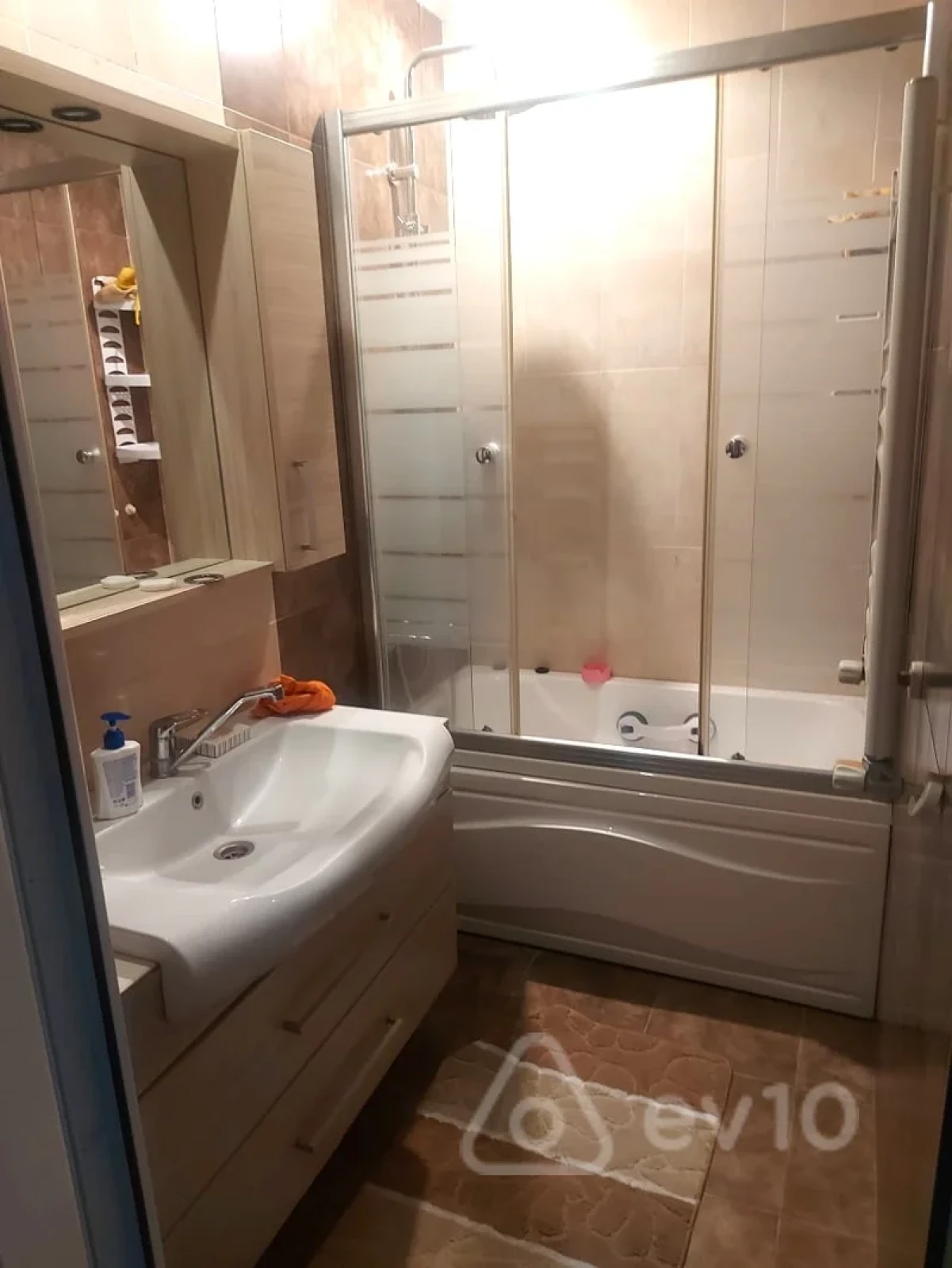 Satılır 3 otaqlı köhnə tikili 80 m²