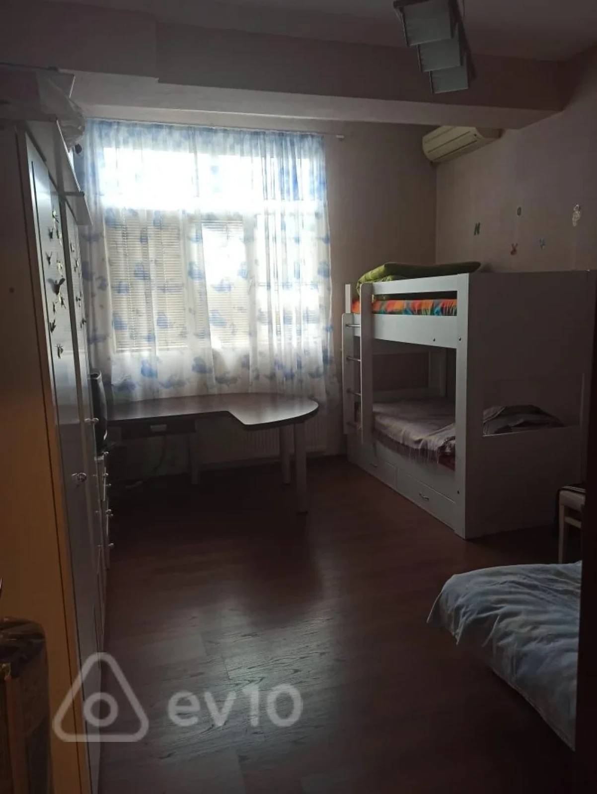 Kirayə verilir 3 otaqlı yeni tikili 137 m²