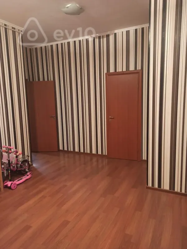 Kirayə verilir 3 otaqlı yeni tikili 137 m²
