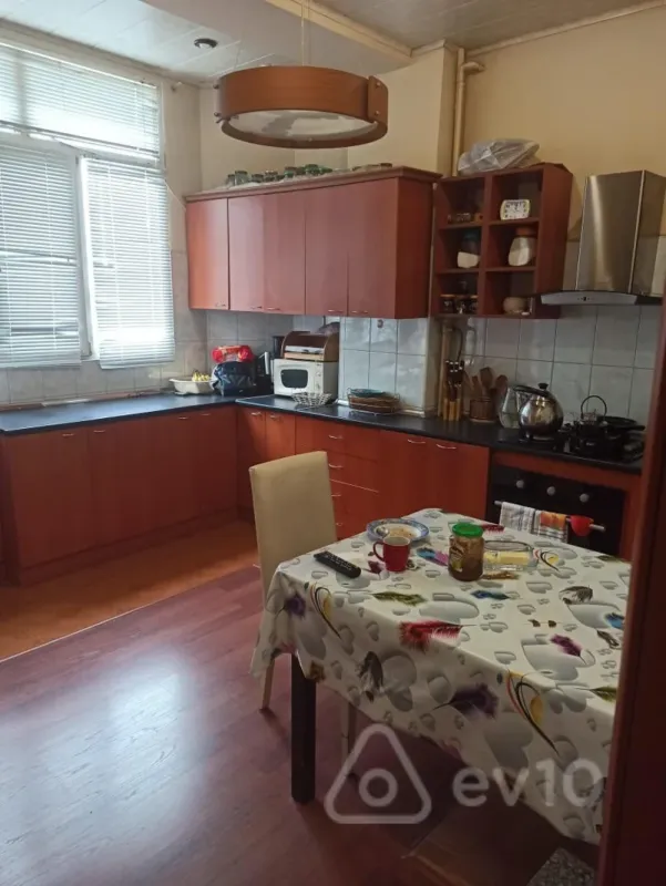 Kirayə verilir 3 otaqlı yeni tikili 137 m²