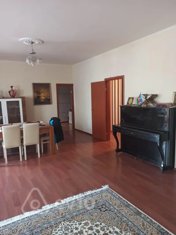 Kirayə verilir 3 otaqlı yeni tikili 137 m²