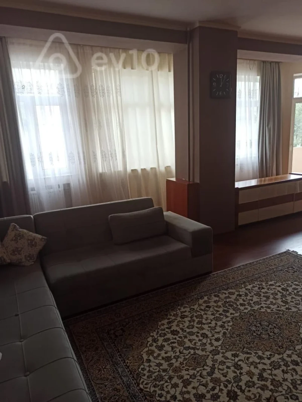 Kirayə verilir 3 otaqlı yeni tikili 137 m²