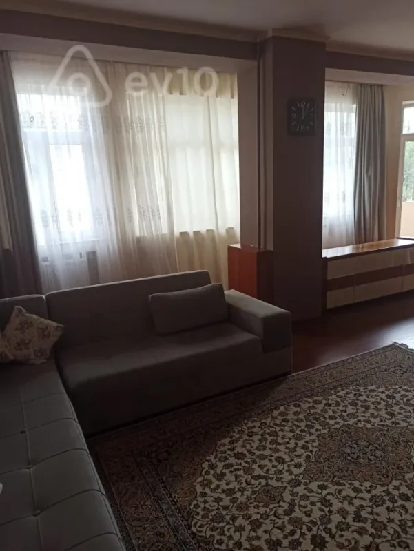 Kirayə verilir 3 otaqlı yeni tikili 137 m²