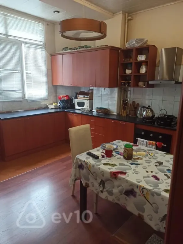 Kirayə verilir 3 otaqlı yeni tikili 137 m²