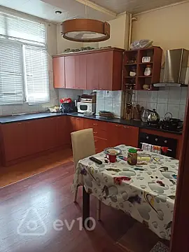 Kirayə verilir 3 otaqlı yeni tikili 137 m²