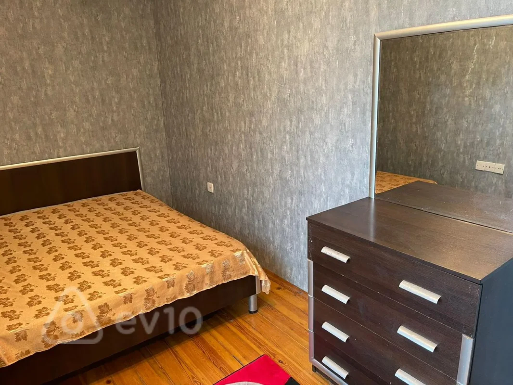 Kirayə verilir 3 otaqlı köhnə tikili 50 m²