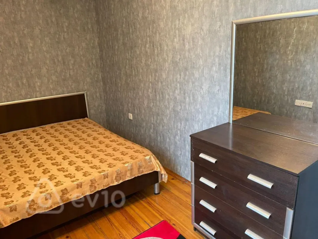 Kirayə verilir 3 otaqlı köhnə tikili 50 m²