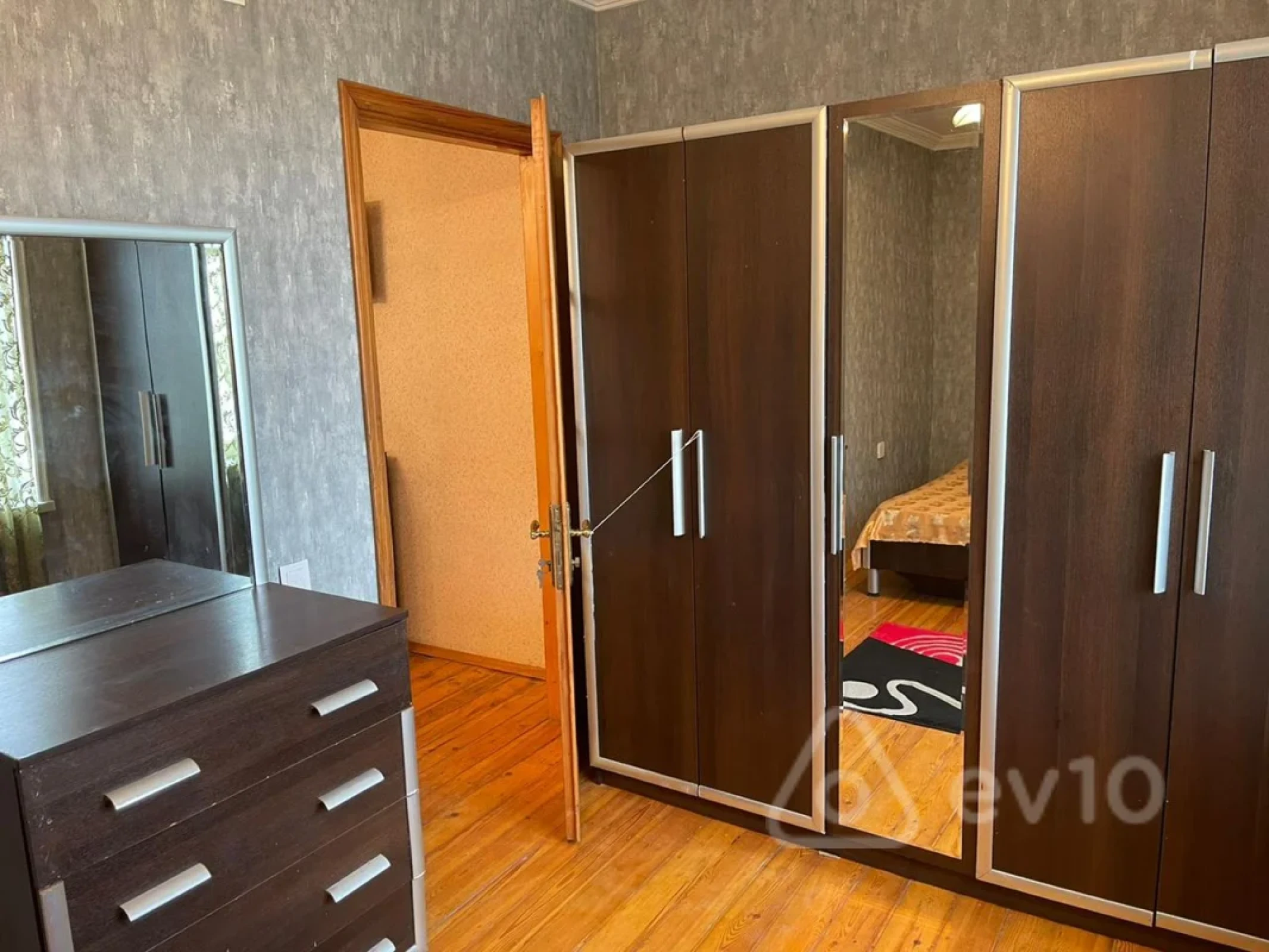 Kirayə verilir 3 otaqlı köhnə tikili 50 m²