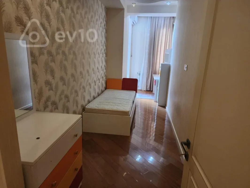 Kirayə verilir 3 otaqlı yeni tikili 105 m²