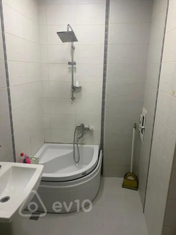 Kirayə verilir 3 otaqlı yeni tikili 100 m²