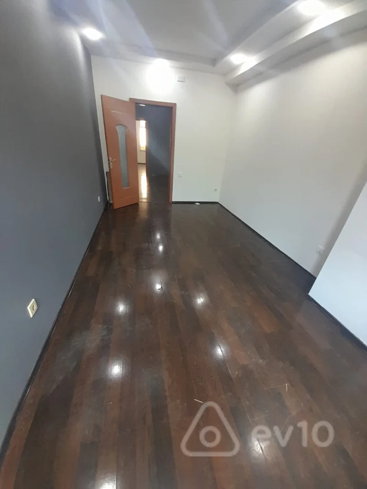 Kirayə verilir mənzil 150 m²