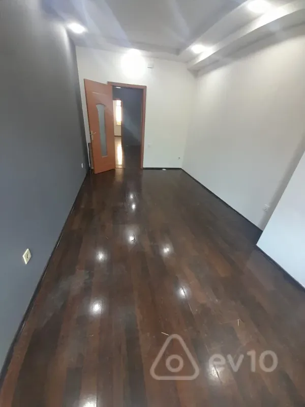 Kirayə verilir mənzil 150 m²