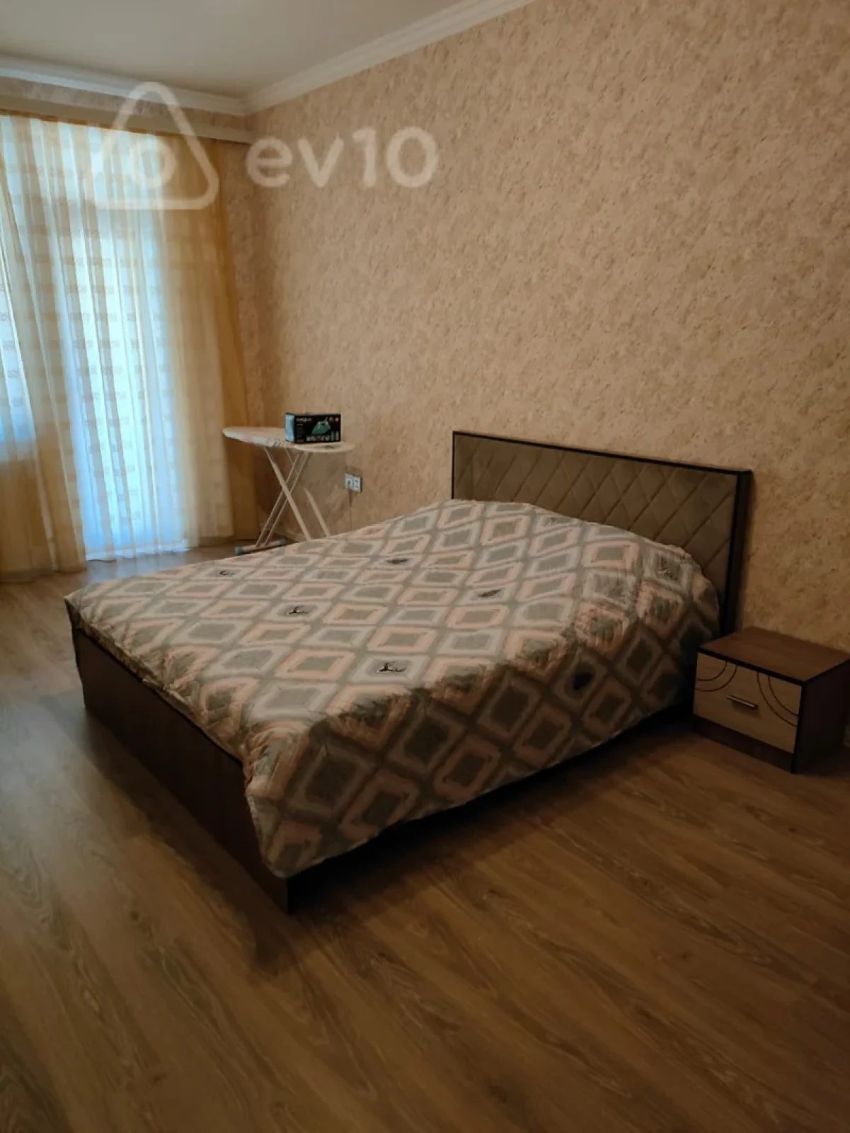 Kirayə verilir 3 otaqlı yeni tikili 150 m²