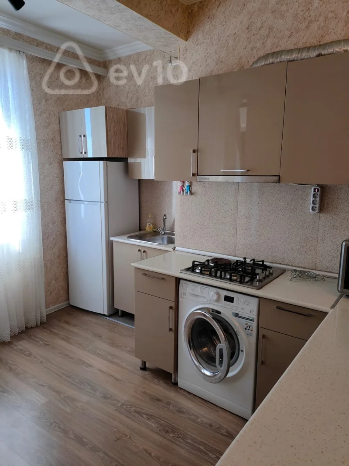 Kirayə verilir 3 otaqlı yeni tikili 150 m²