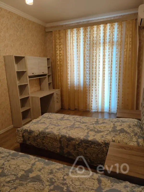 Kirayə verilir 3 otaqlı yeni tikili 150 m²