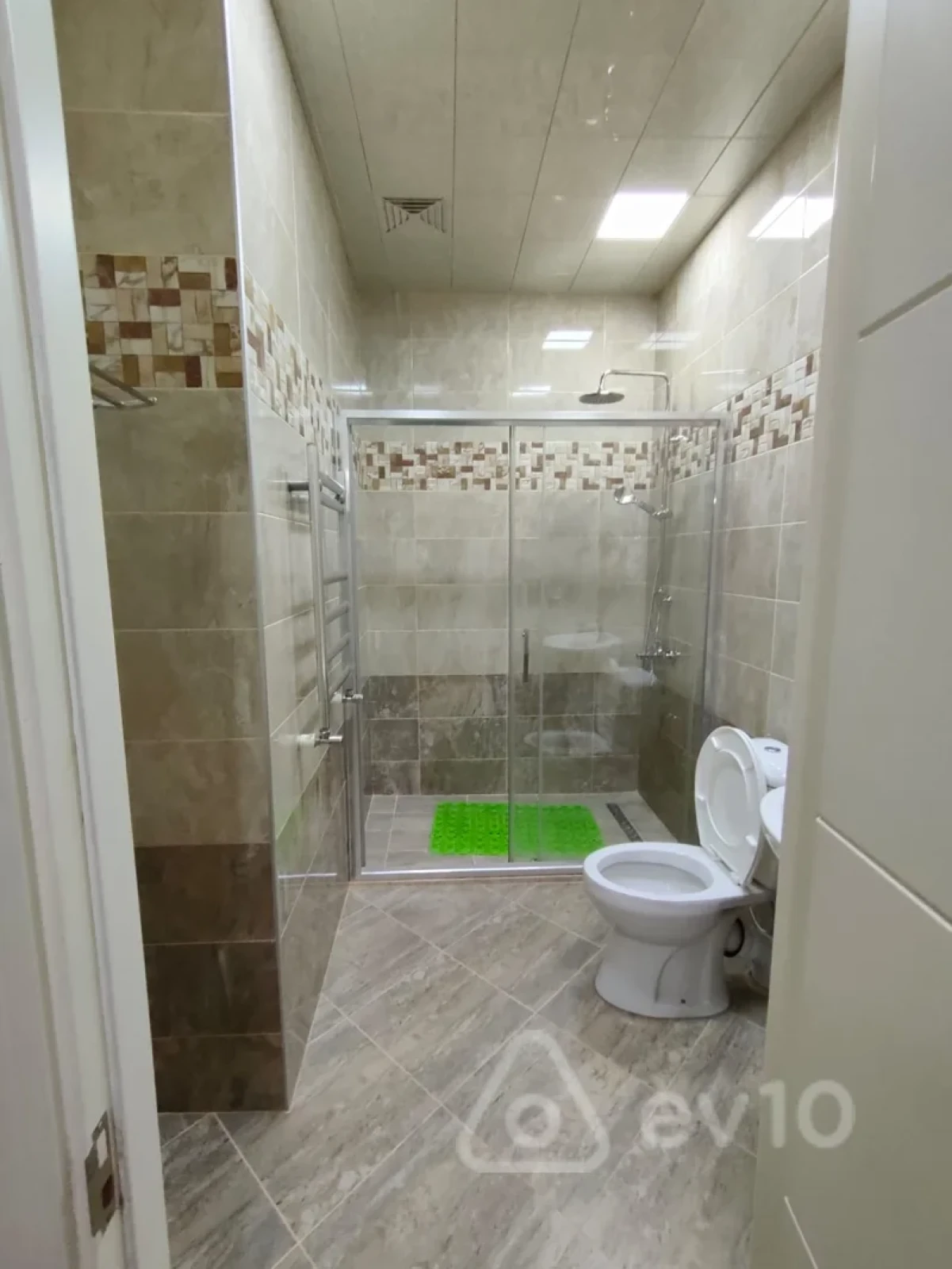 Kirayə verilir 3 otaqlı yeni tikili 150 m²