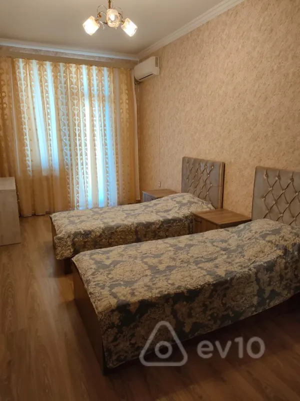 Kirayə verilir 3 otaqlı yeni tikili 150 m²