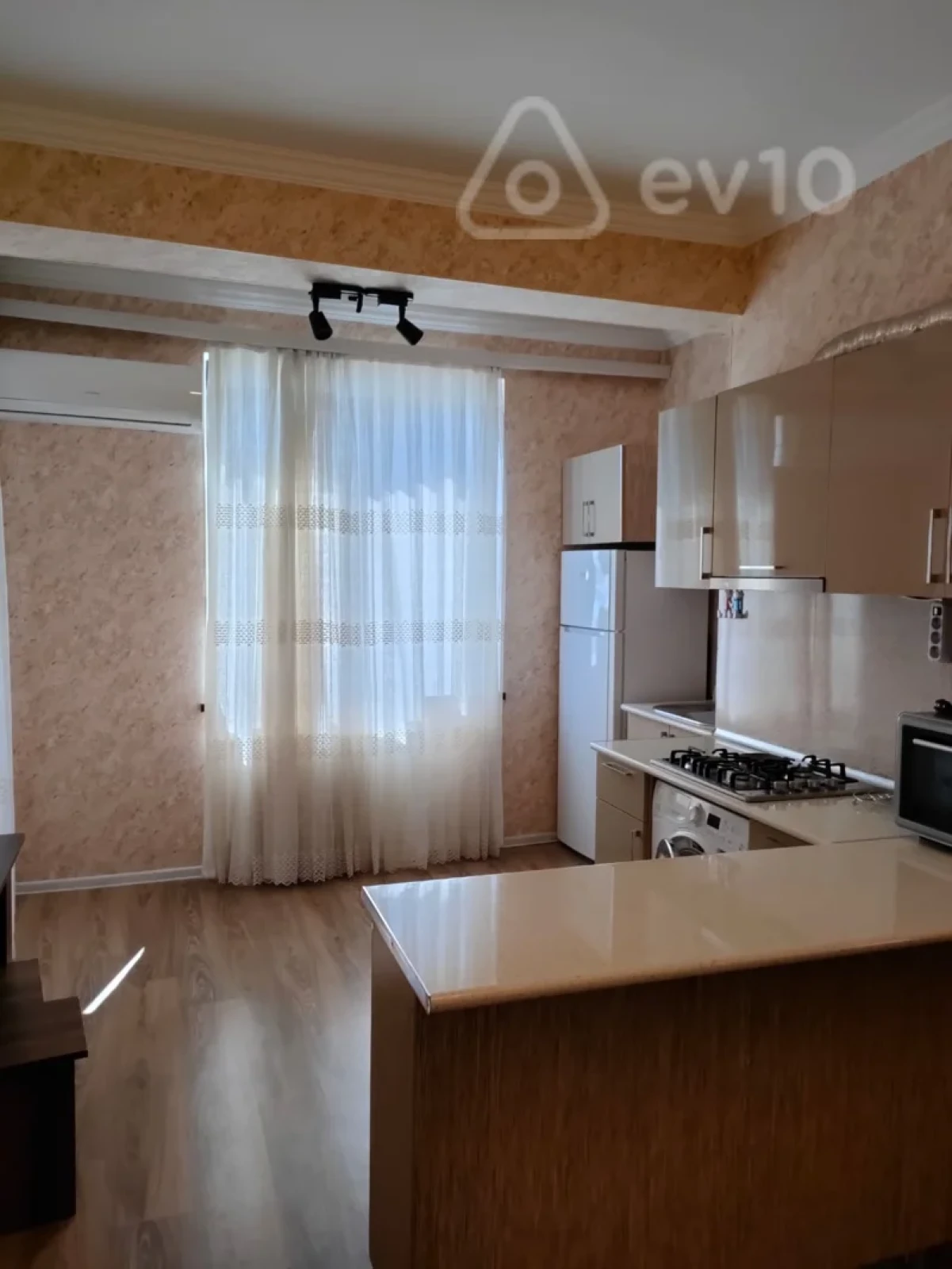 Kirayə verilir 3 otaqlı yeni tikili 150 m²