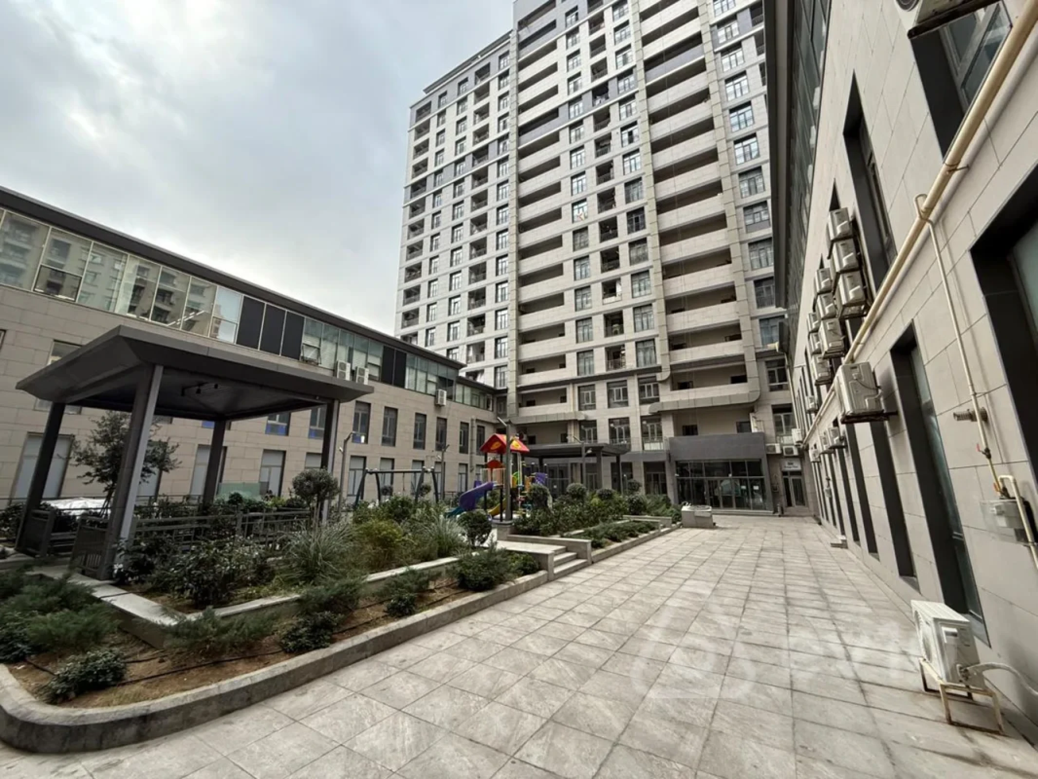 Kirayə verilir 2 otaqlı yeni tikili 70 m²