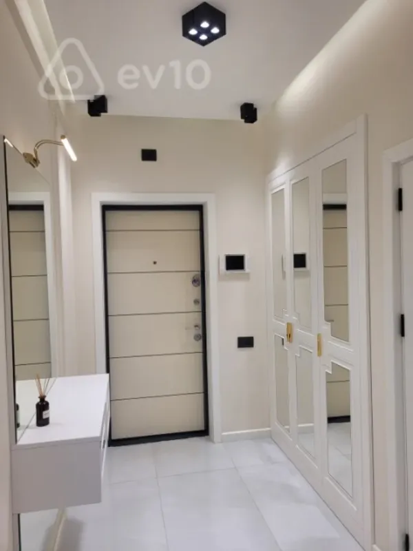 Kirayə verilir 2 otaqlı yeni tikili 70 m²