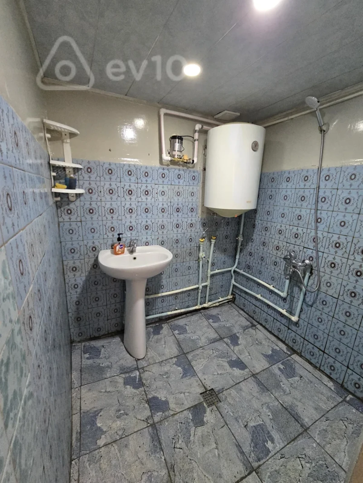 Kirayə verilir 3 otaqlı köhnə tikili 65 m²