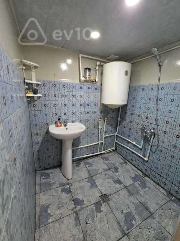 Kirayə verilir 3 otaqlı köhnə tikili 65 m²