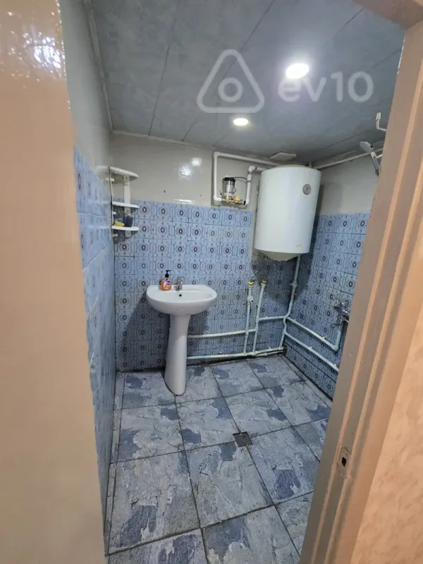 Kirayə verilir 3 otaqlı köhnə tikili 65 m²