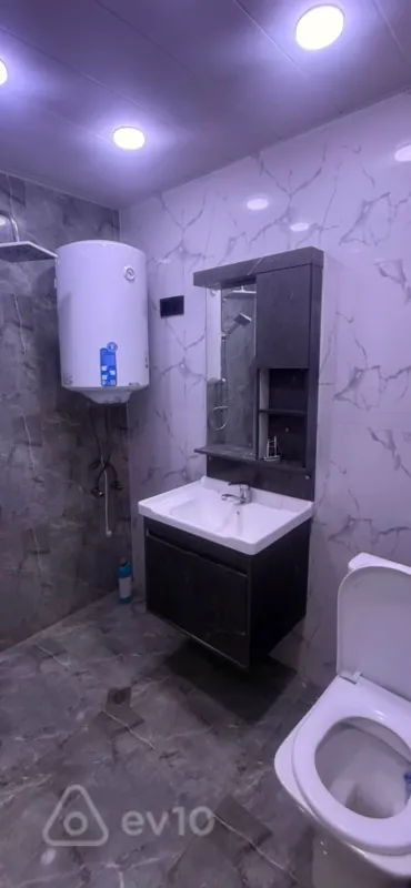 Kirayə verilir 2 otaqlı köhnə tikili 59 m²