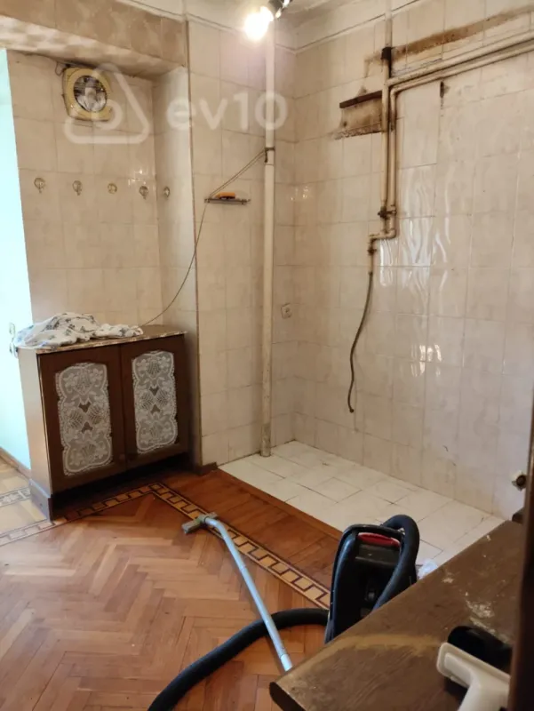Satılır 4 otaqlı köhnə tikili 90 m²