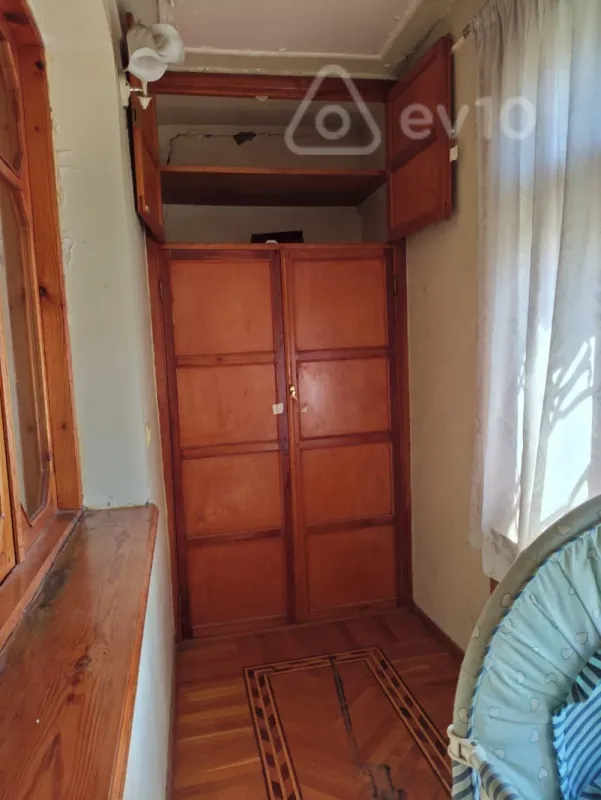 Satılır 4 otaqlı köhnə tikili 90 m²