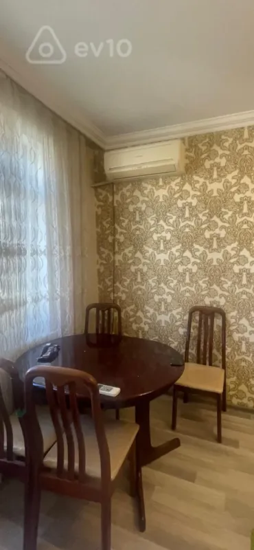 Kirayə verilir 2 otaqlı köhnə tikili 60 m²