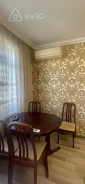 Kirayə verilir 2 otaqlı köhnə tikili 60 m²