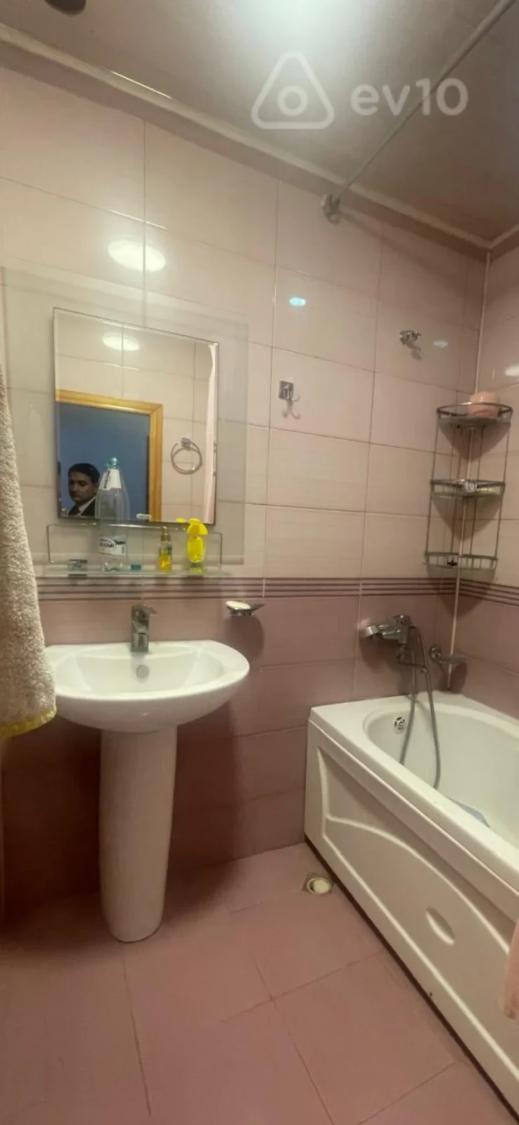 Kirayə verilir 2 otaqlı köhnə tikili 60 m²