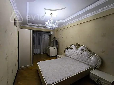 Kirayə verilir 4 otaqlı yeni tikili 155 m²