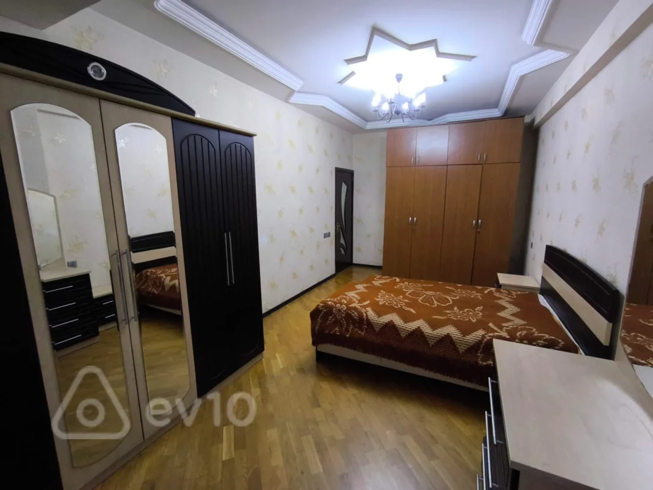 Kirayə verilir 4 otaqlı yeni tikili 155 m²