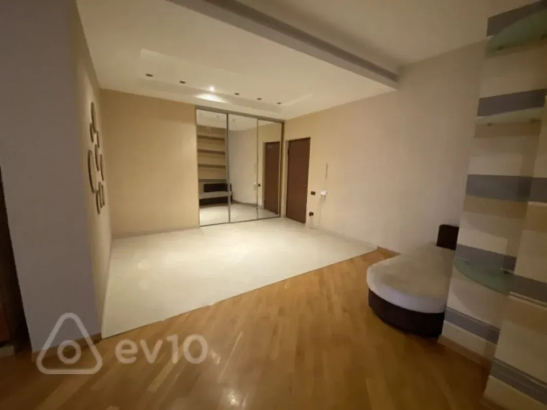 Kirayə verilir 4 otaqlı yeni tikili 220 m²